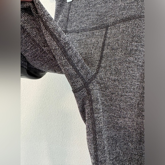 Athleta Herringbone Luxe Metro Drifter Black Herringbone Leggings Size Small - Picture 6 of 15
